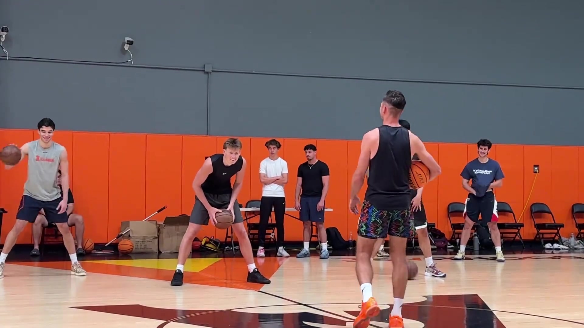 开云体育-张博源与知名训练师Jordan Lawley一起训练！伊利诺伊小佩贾也在